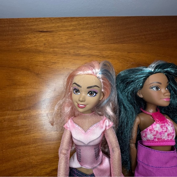 Set of 2 Disney Decedents Dolls Uma and Audrey - Picture 2 of 6